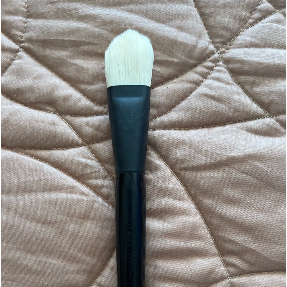 Westman Atelier Flat Foundation Brush